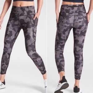 Athleta Lightning Camo 7/8 Tight Athletic Leggings Size XS